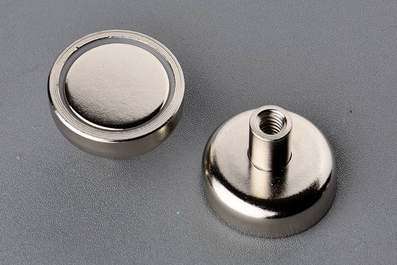  D32mm Neodymium Magnet pot with a female threaded bush M6