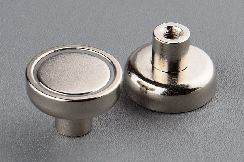  D32mm Neodymium Magnet pot with a female threaded bush M6