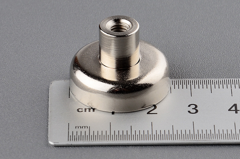  D32mm Neodymium Magnet pot with a female threaded bush M6